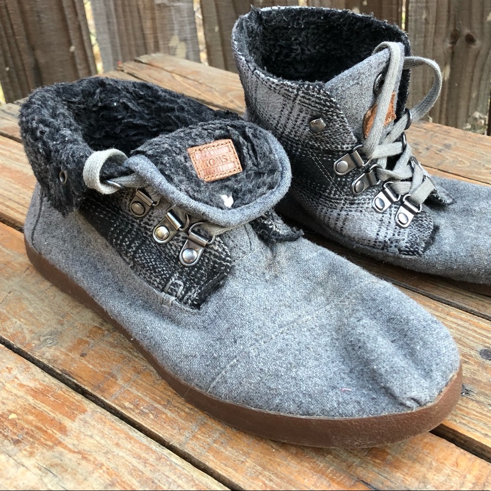 Tom’s boots